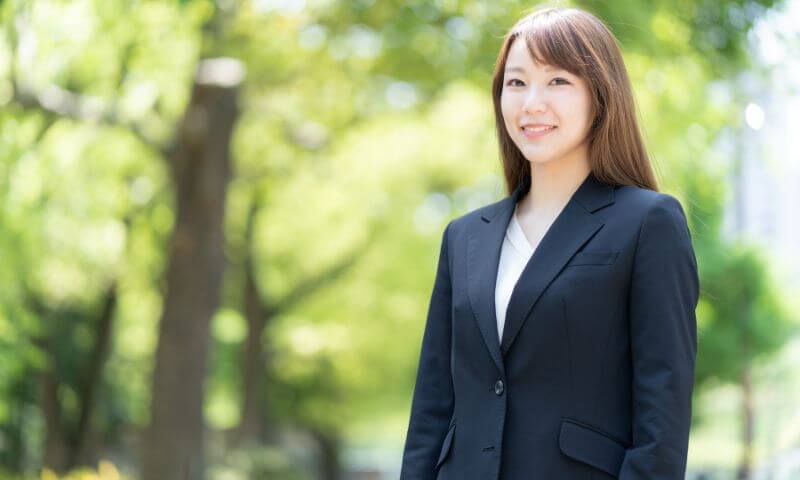 顔合わせでスーツを選ぶときのポイント【女性編】