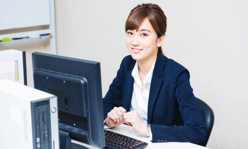 レディーススーツの価格相場