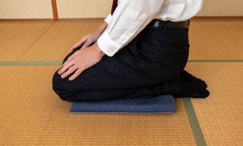 スーツに合う靴下の長さはどれくらい？