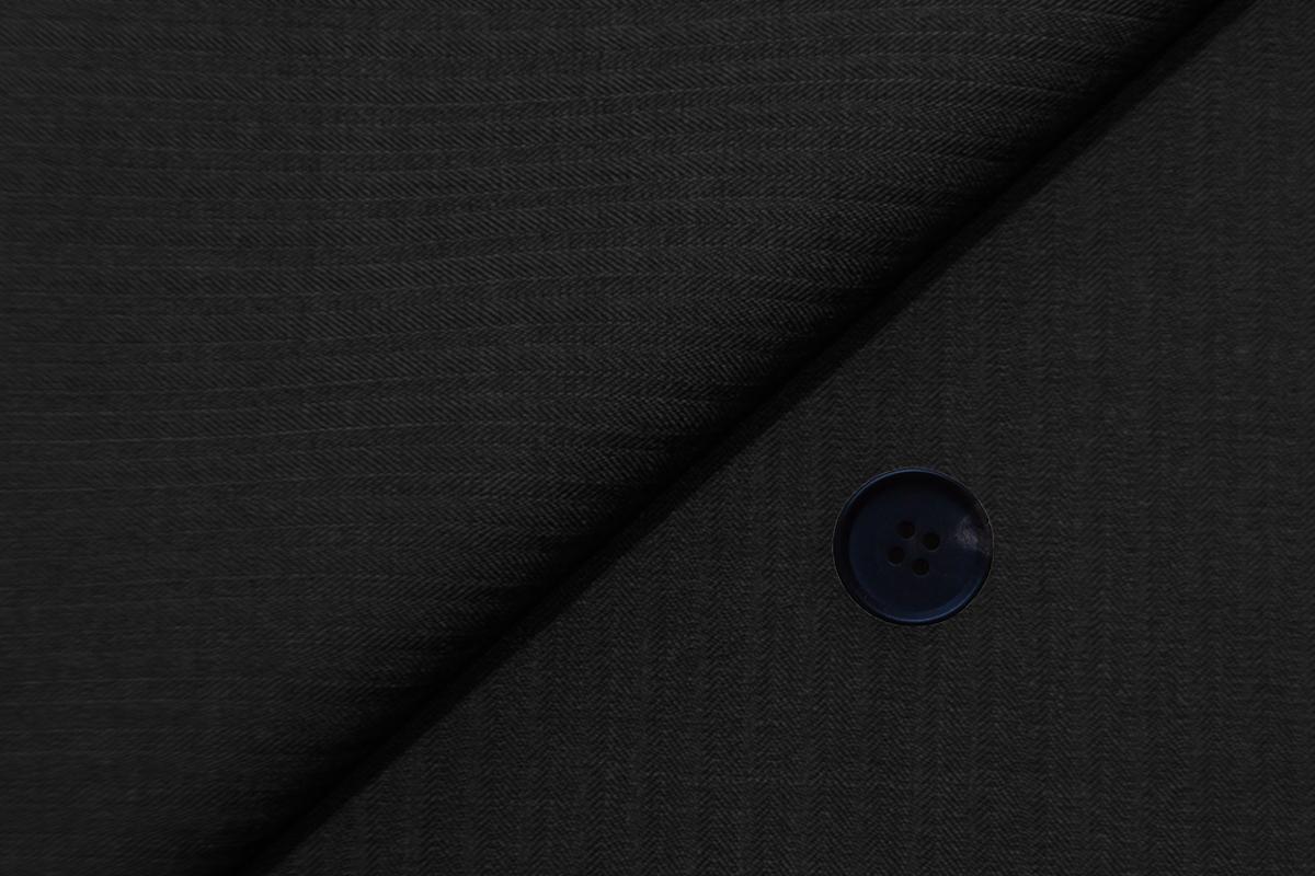 [オーダーレディースジャケット]微細な陰影がおしゃれなブラックスーツ